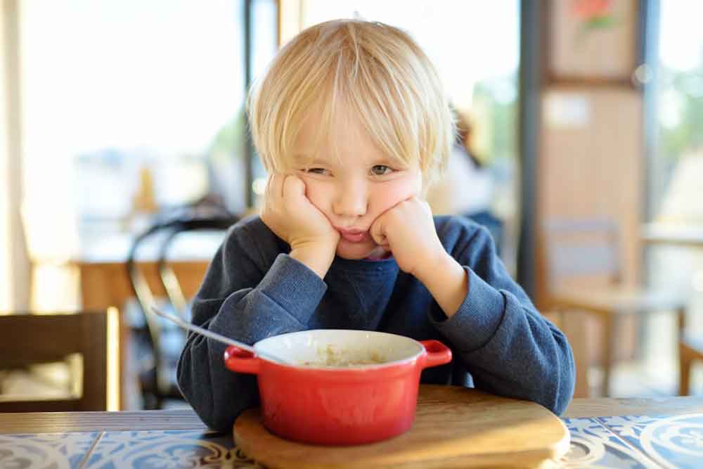 La relación entre la alimentación y los comportamientos de succión no nutritiva y el desarrollo del sonido del habla